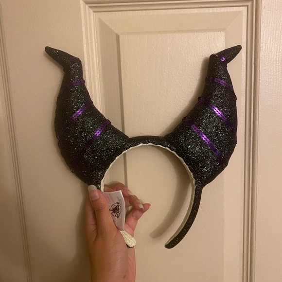 Rare 2017 Maleficent Horns - Picture 2 of 6
